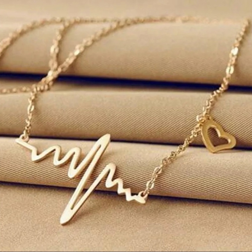Gold heartbeat & heart necklace NEW! ❤️